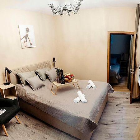 Riga Central Apartments - Skolas Str. Parking Nearby Exterior foto